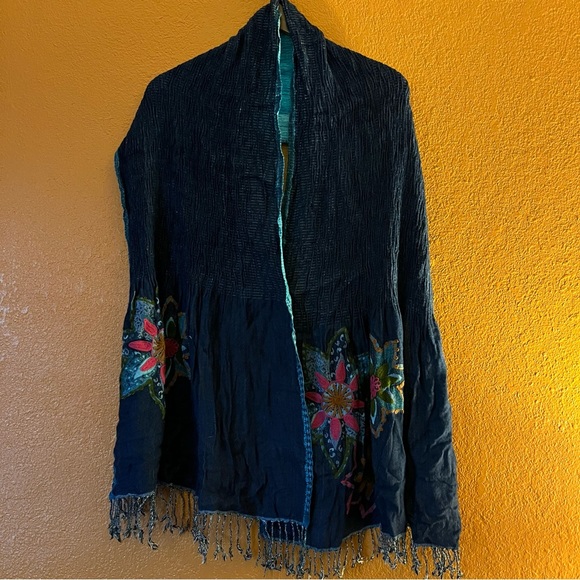 Gorgeous Reversible Scarf - Picture 3 of 7